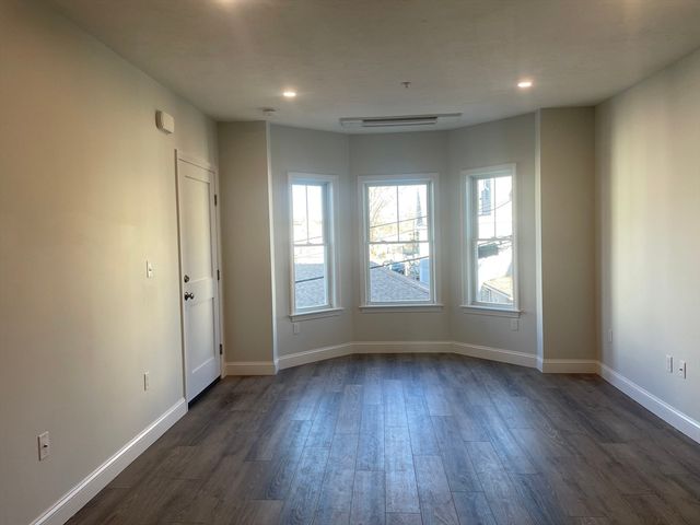 16 Wendell St 6, Lawrence, MA 01841