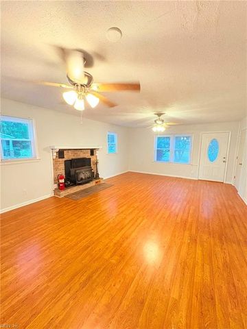 105 Second ST, Yorktown, VA 23692