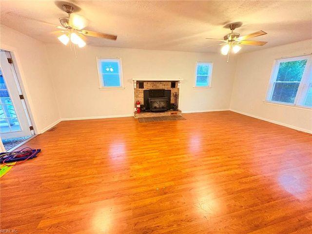105 Second ST, Yorktown, VA 23692