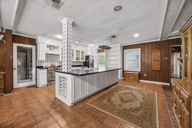 2410 Clark Drive, La Marque, TX 77568