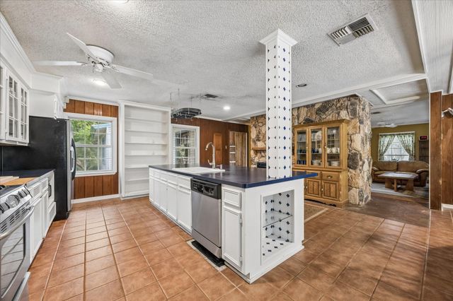 2410 Clark Drive, La Marque, TX 77568