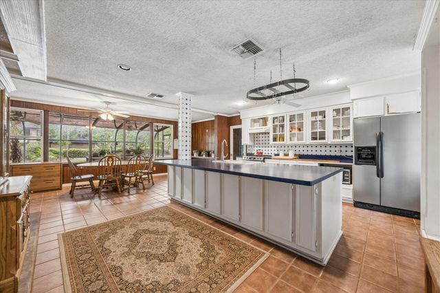 2410 Clark Drive, La Marque, TX 77568