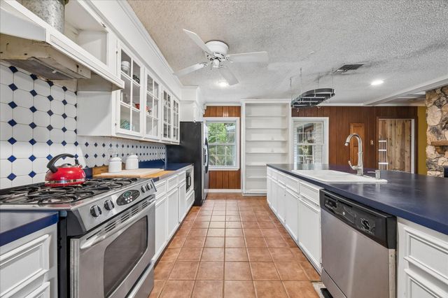 2410 Clark Drive, La Marque, TX 77568