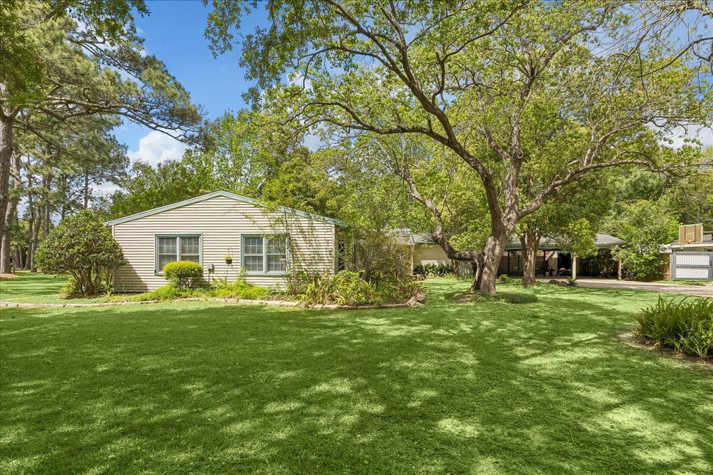 2410 Clark Drive, La Marque, TX 77568