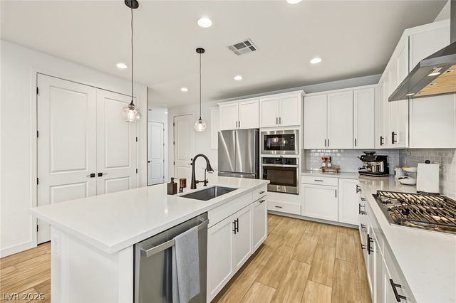 957 Hunter Shores Avenue, North Las Vegas, NV 89084