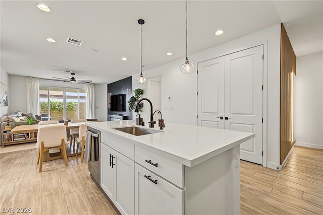 957 Hunter Shores Avenue, North Las Vegas, NV 89084