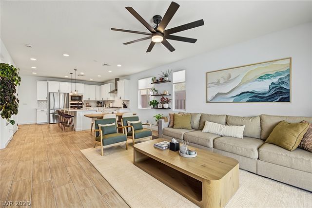 957 Hunter Shores Avenue, North Las Vegas, NV 89084