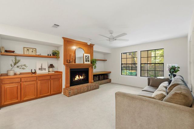 27 Sky Terrace Place, The Woodlands, TX 77381