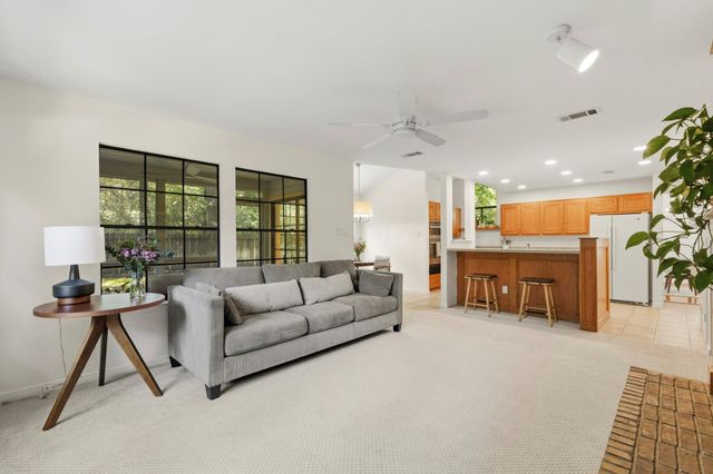 27 Sky Terrace Place, The Woodlands, TX 77381