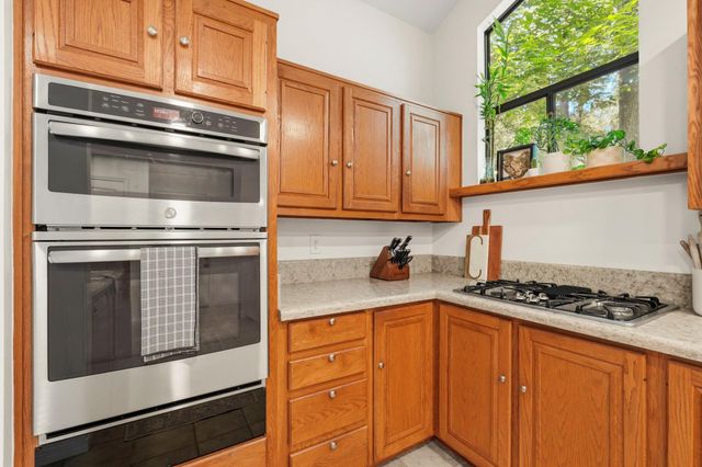 27 Sky Terrace Place, The Woodlands, TX 77381