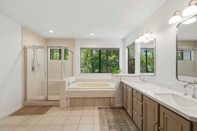 27 Sky Terrace Place, The Woodlands, TX 77381