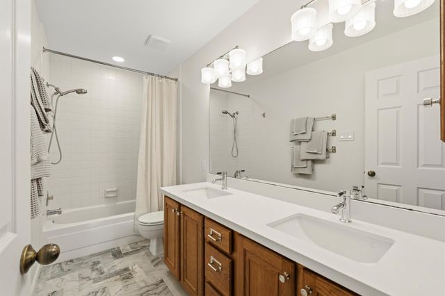 27 Sky Terrace Place, The Woodlands, TX 77381