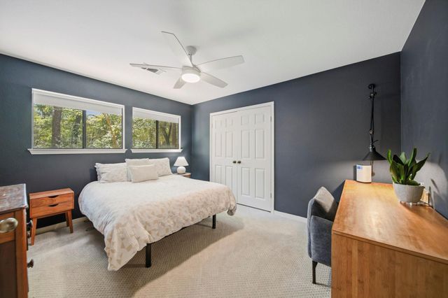 27 Sky Terrace Place, The Woodlands, TX 77381