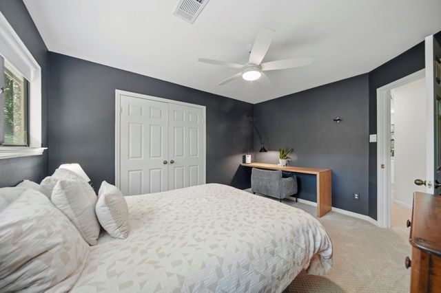 27 Sky Terrace Place, The Woodlands, TX 77381