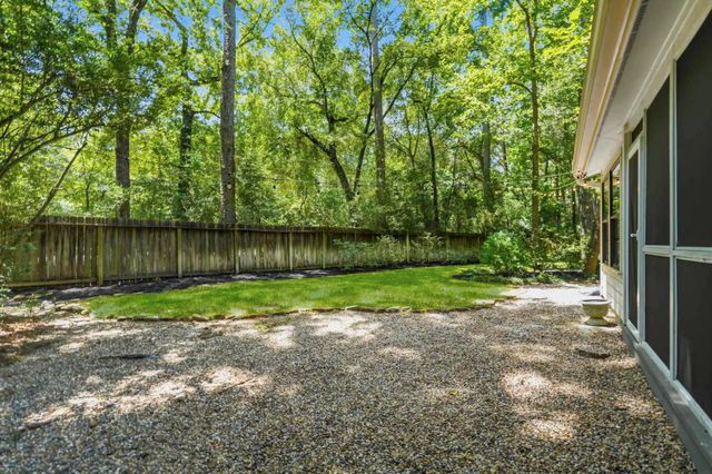 27 Sky Terrace Place, The Woodlands, TX 77381