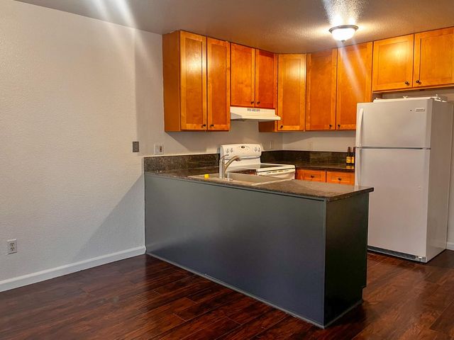 5042 Greenberry Dr, Sacramento, CA 95841