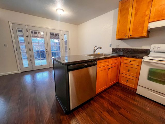 5042 Greenberry Dr, Sacramento, CA 95841