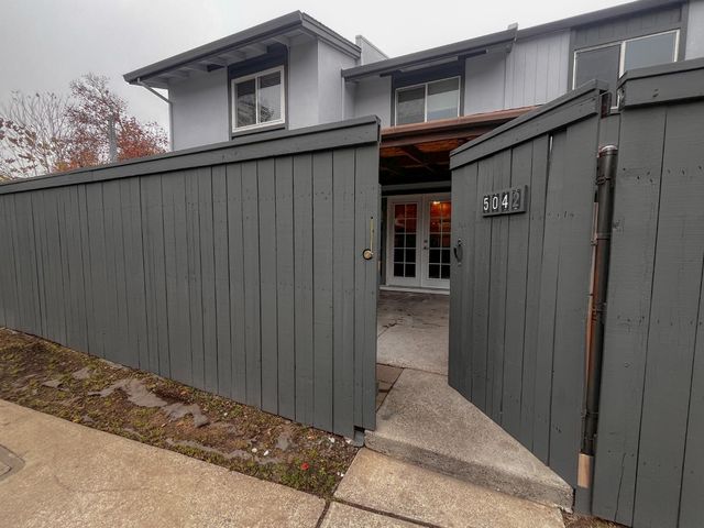 5042 Greenberry Dr, Sacramento, CA 95841