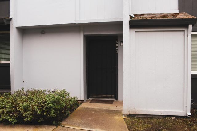 5042 Greenberry Dr, Sacramento, CA 95841