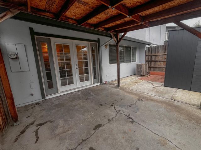 5042 Greenberry Dr, Sacramento, CA 95841