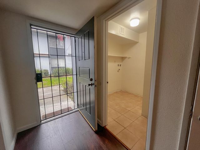 5042 Greenberry Dr, Sacramento, CA 95841