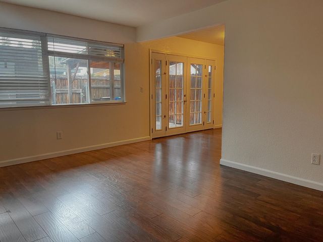 5042 Greenberry Dr, Sacramento, CA 95841