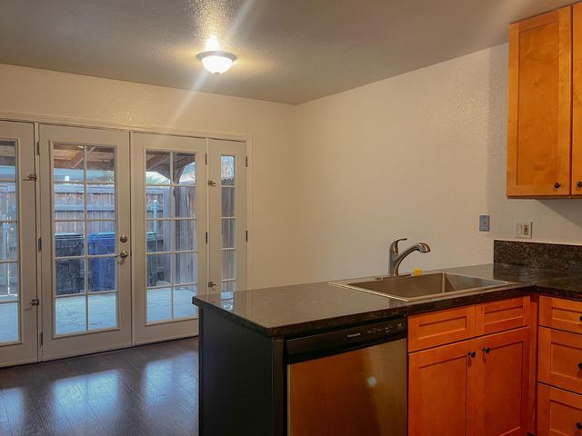 5042 Greenberry Dr, Sacramento, CA 95841