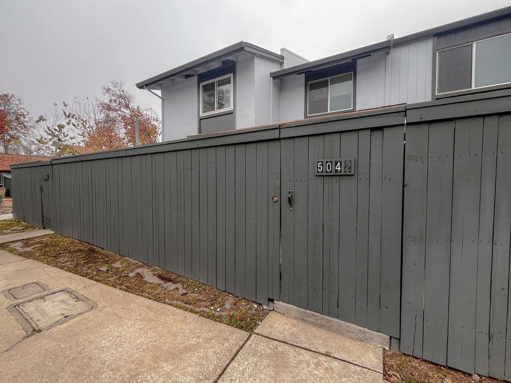 5042 Greenberry Dr, Sacramento, CA 95841