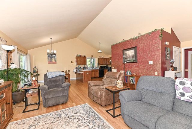 W5074 Hawk ROAD, Elkhorn, WI 53121