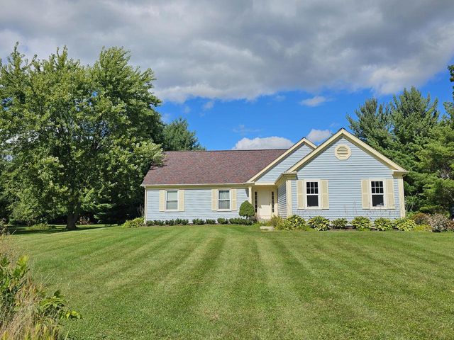 W5074 Hawk ROAD, Elkhorn, WI 53121