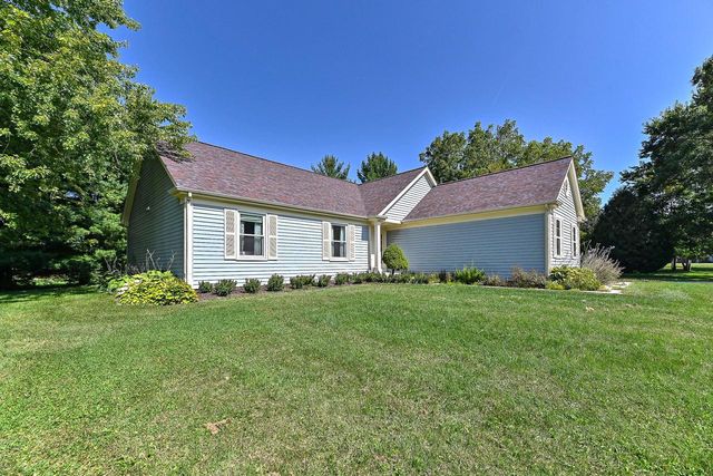 W5074 Hawk ROAD, Elkhorn, WI 53121