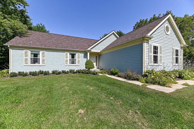 W5074 Hawk ROAD, Elkhorn, WI 53121