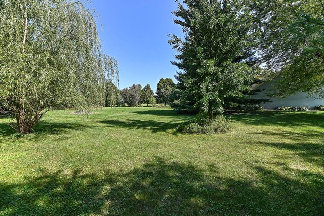 W5074 Hawk ROAD, Elkhorn, WI 53121