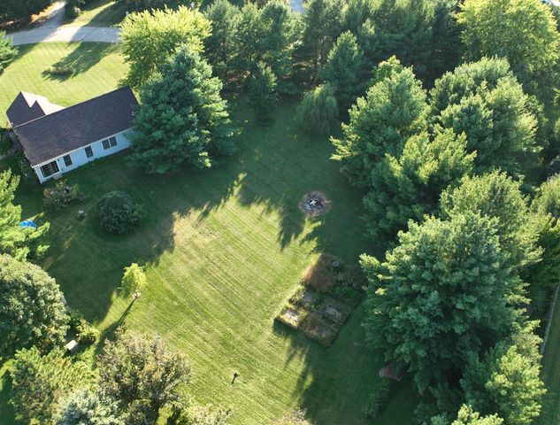 W5074 Hawk ROAD, Elkhorn, WI 53121