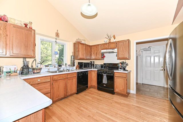 W5074 Hawk ROAD, Elkhorn, WI 53121