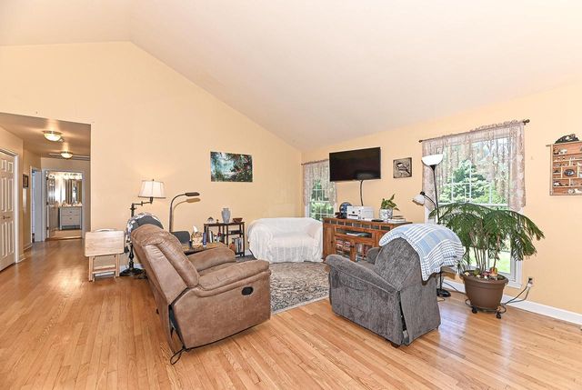 W5074 Hawk ROAD, Elkhorn, WI 53121