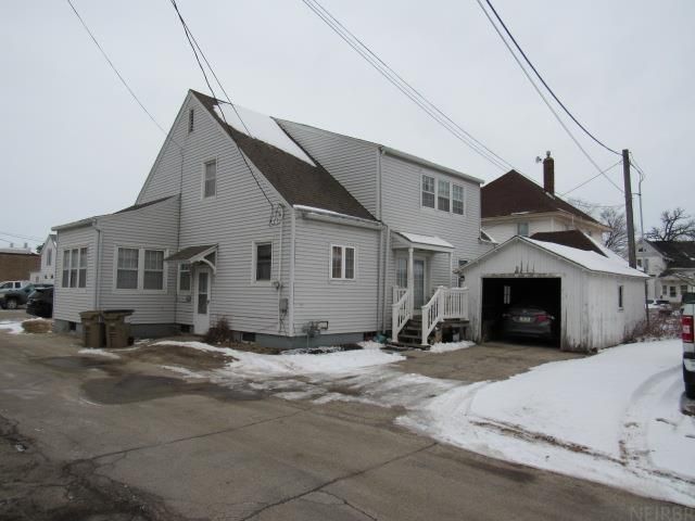 109 N Madison Street, Manchester, IA 52057