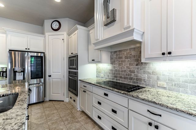 1305 Chisholm Trail Court, Midlothian, TX 76065