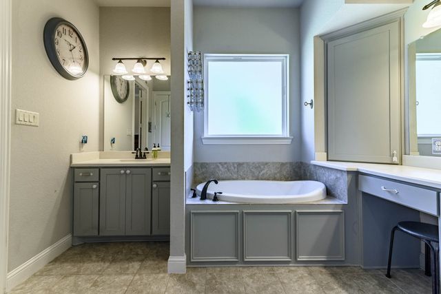 1305 Chisholm Trail Court, Midlothian, TX 76065