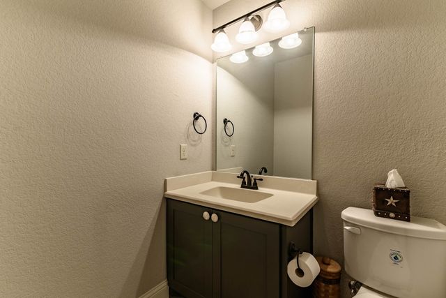 1305 Chisholm Trail Court, Midlothian, TX 76065