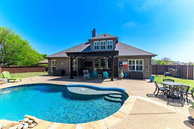 1305 Chisholm Trail Court, Midlothian, TX 76065