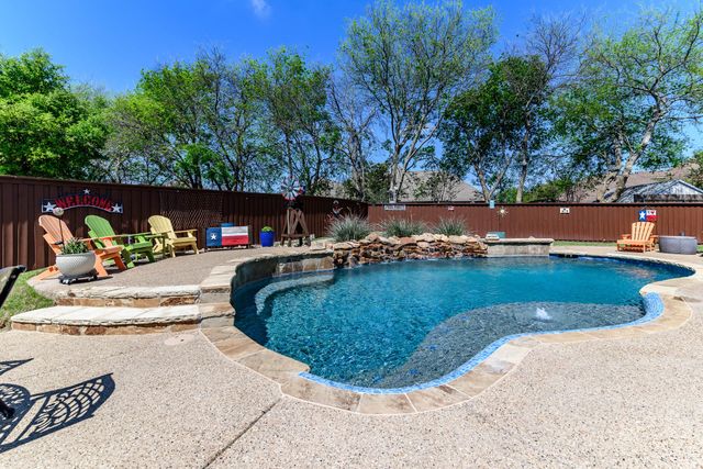 1305 Chisholm Trail Court, Midlothian, TX 76065