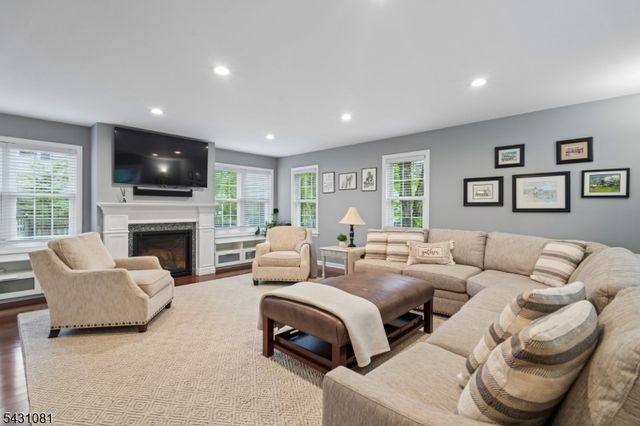 65 Coddington Dr, New Providence Boro, NJ 07974