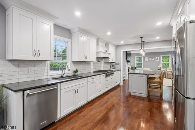 65 Coddington Dr, New Providence Boro, NJ 07974