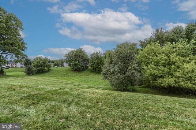 731 CREEKSIDE DR, Hummelstown, PA 17036