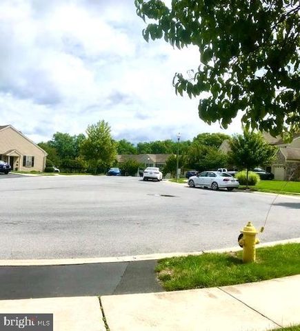 731 CREEKSIDE DR, Hummelstown, PA 17036