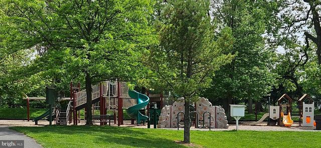 731 CREEKSIDE DR, Hummelstown, PA 17036