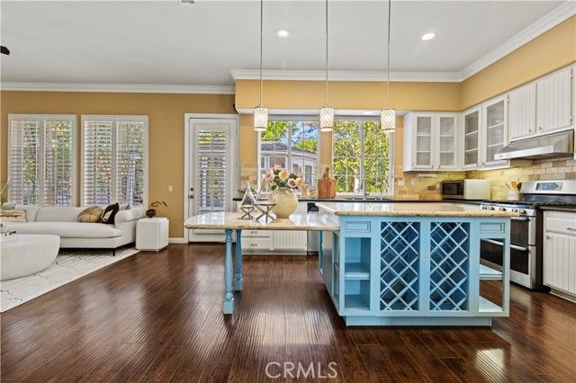 82 Winslow, Irvine, CA 92620