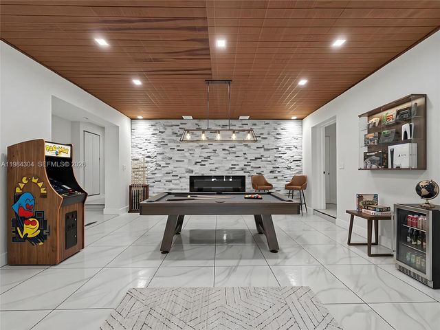 660 S Biscayne River Dr, Miami, FL 33169