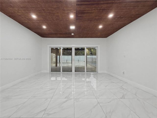 660 S Biscayne River Dr, Miami, FL 33169